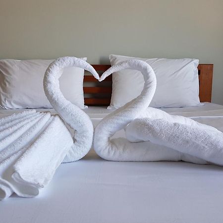 Two Moons Resort Kampot Bagian luar foto