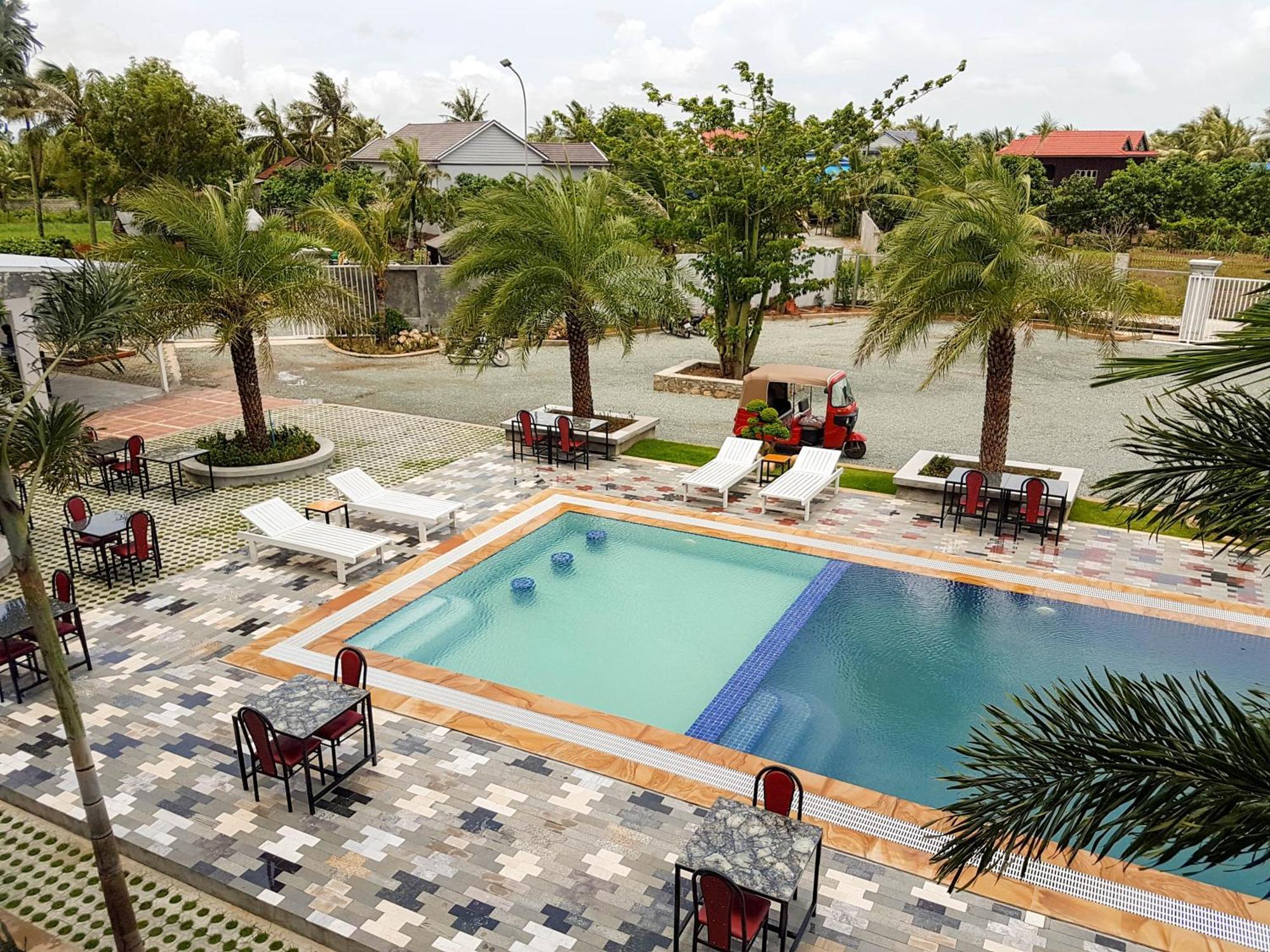 Two Moons Resort Kampot Bagian luar foto