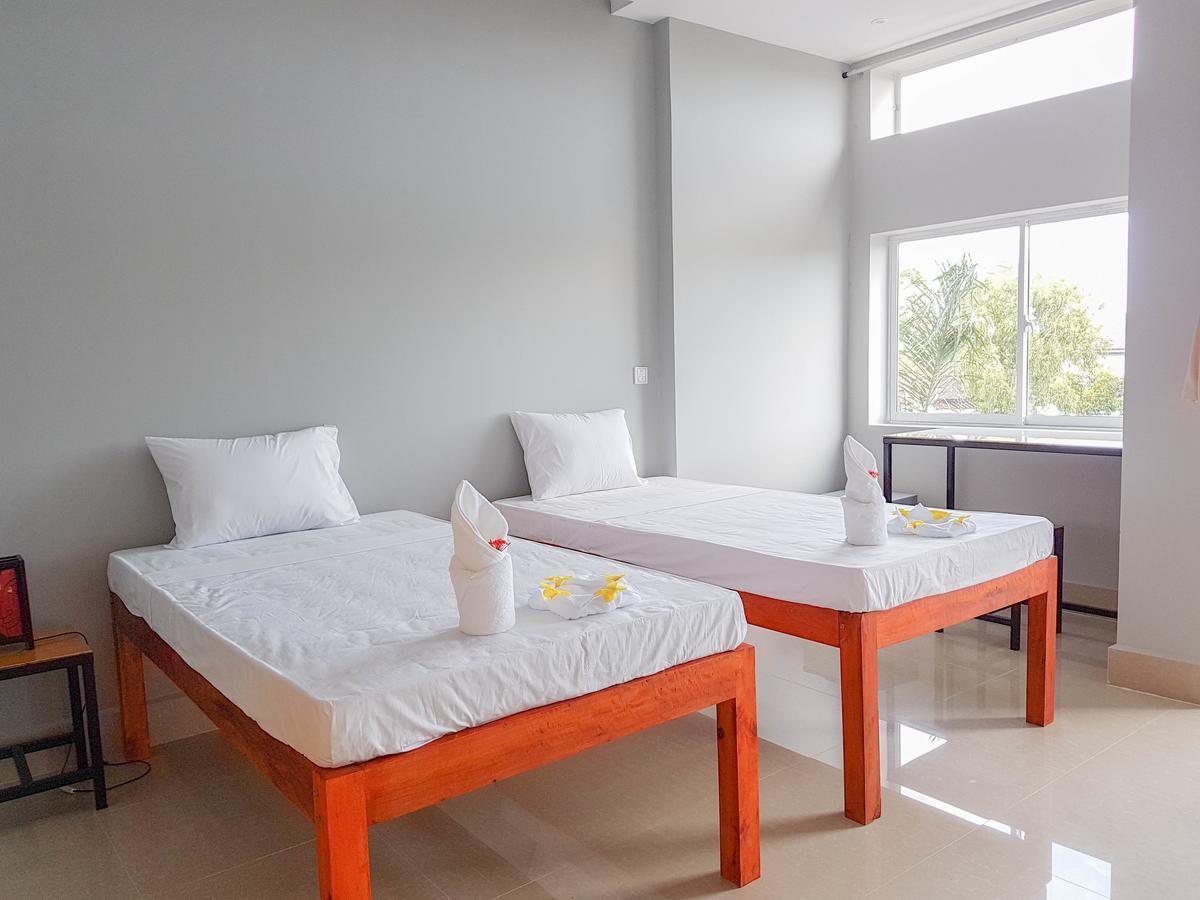 Two Moons Resort Kampot Bagian luar foto