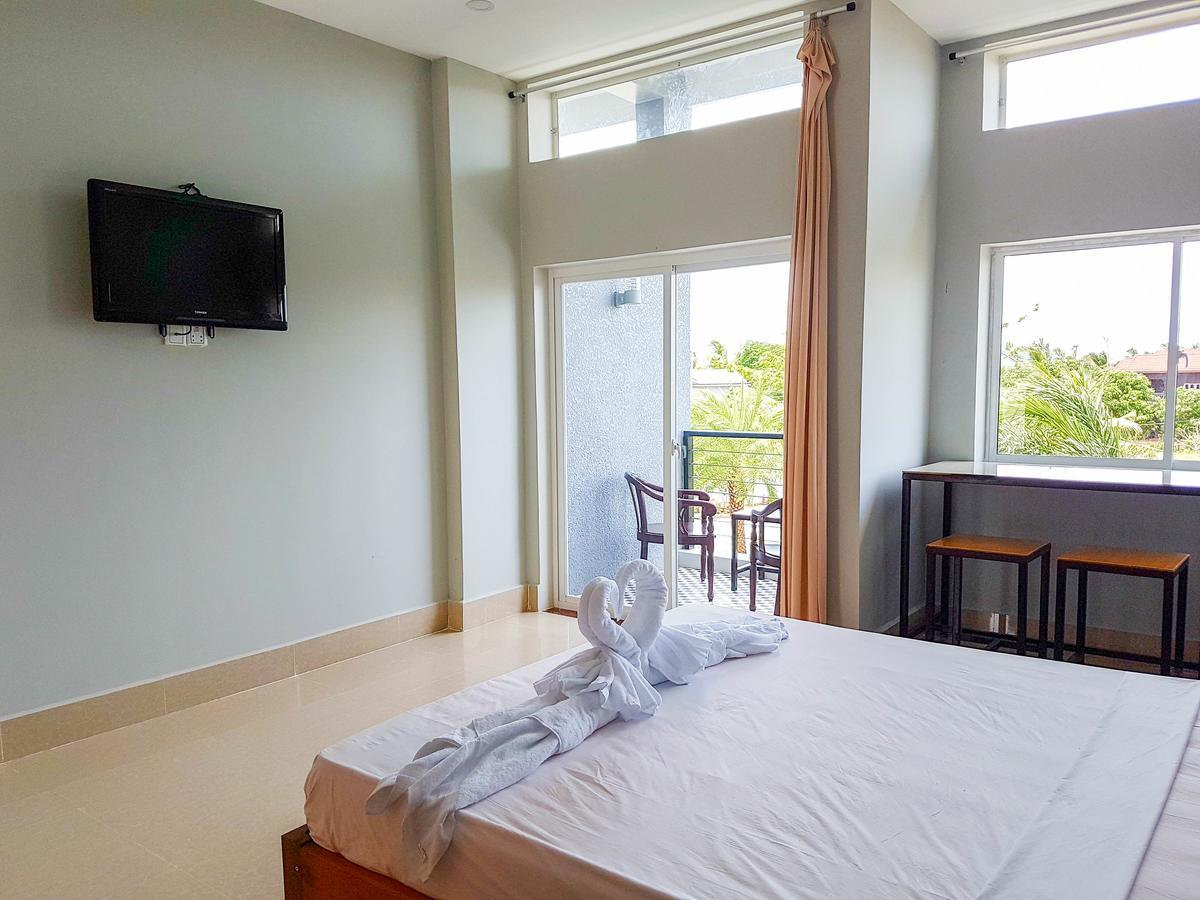 Two Moons Resort Kampot Bagian luar foto