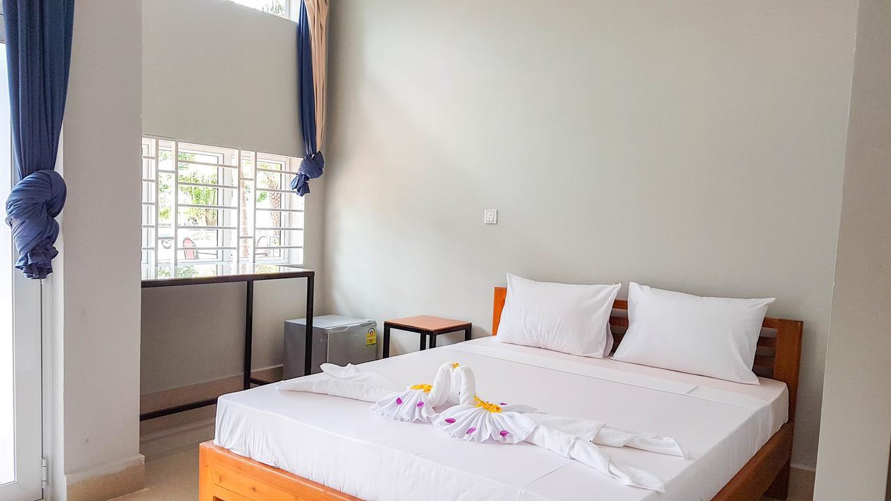 Two Moons Resort Kampot Bagian luar foto