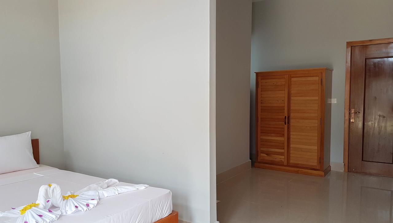 Two Moons Resort Kampot Bagian luar foto
