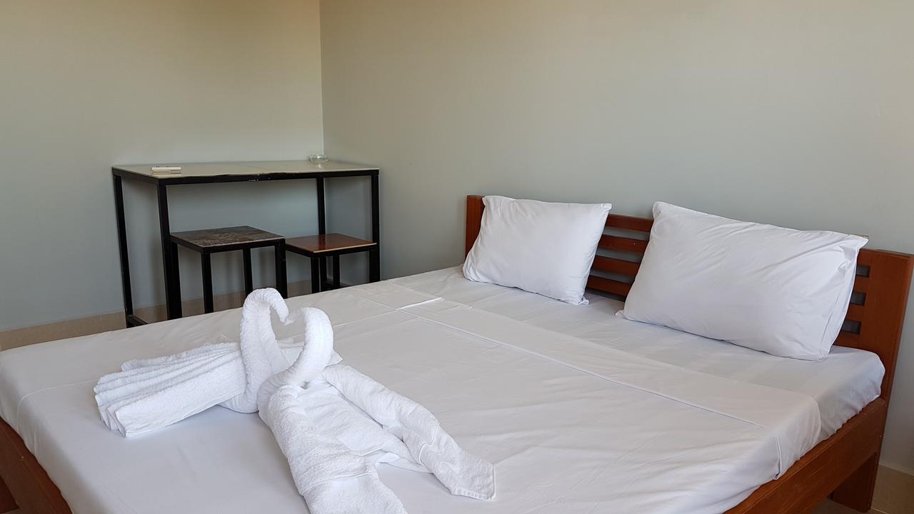 Two Moons Resort Kampot Bagian luar foto